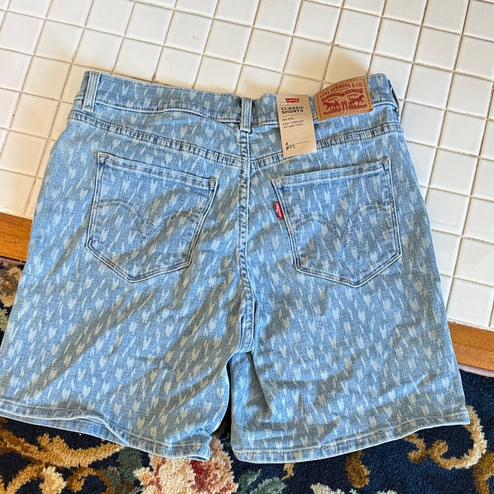 Levi's Light Blue Patterned Women's Jean Shorts.‎ NWT